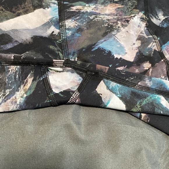 Lululemon Fast and Free Tight II (Hemmed to 24") - Picture 10 of 15